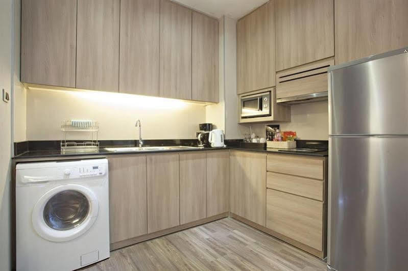 V Residence Serviced Apartment Бангкок Екстер'єр фото