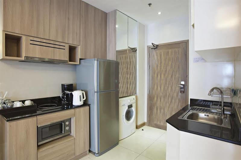 V Residence Serviced Apartment Бангкок Екстер'єр фото
