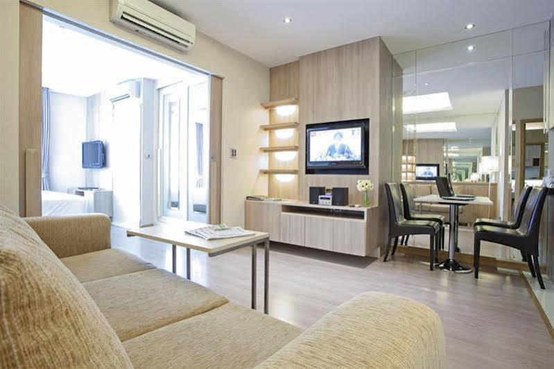 V Residence Serviced Apartment Бангкок Екстер'єр фото