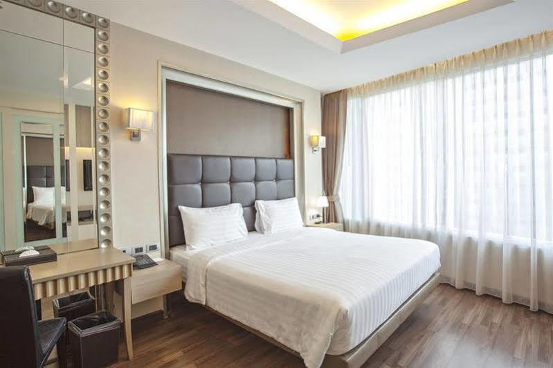 V Residence Serviced Apartment Бангкок Екстер'єр фото