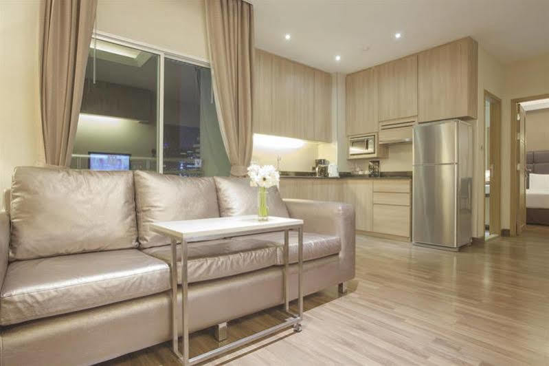V Residence Serviced Apartment Бангкок Екстер'єр фото