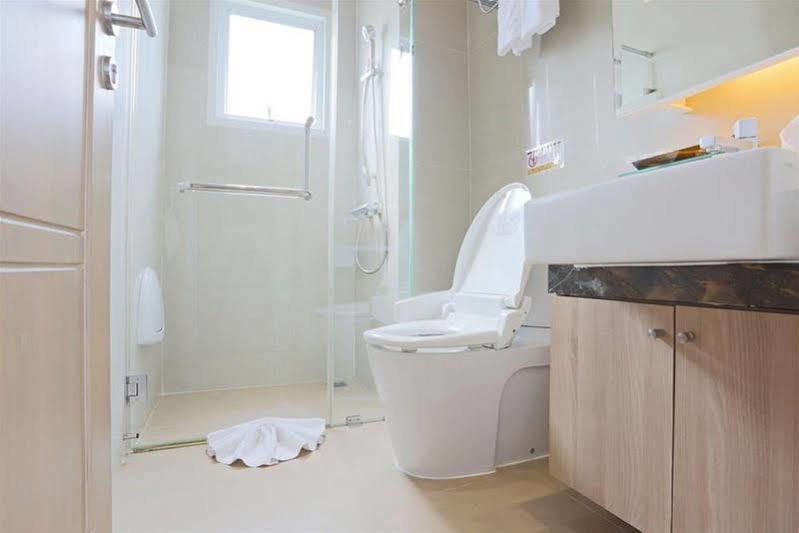 V Residence Serviced Apartment Бангкок Екстер'єр фото