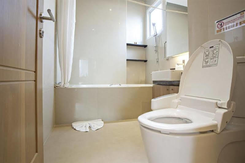 V Residence Serviced Apartment Бангкок Екстер'єр фото