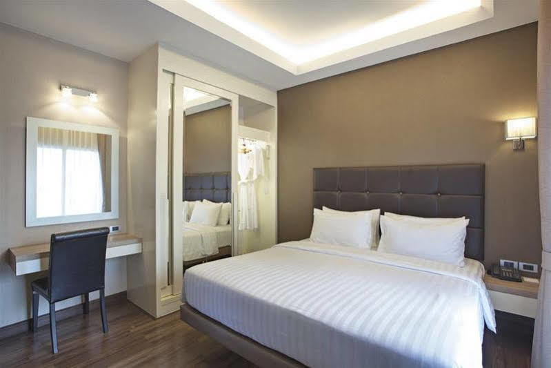 V Residence Serviced Apartment Бангкок Екстер'єр фото