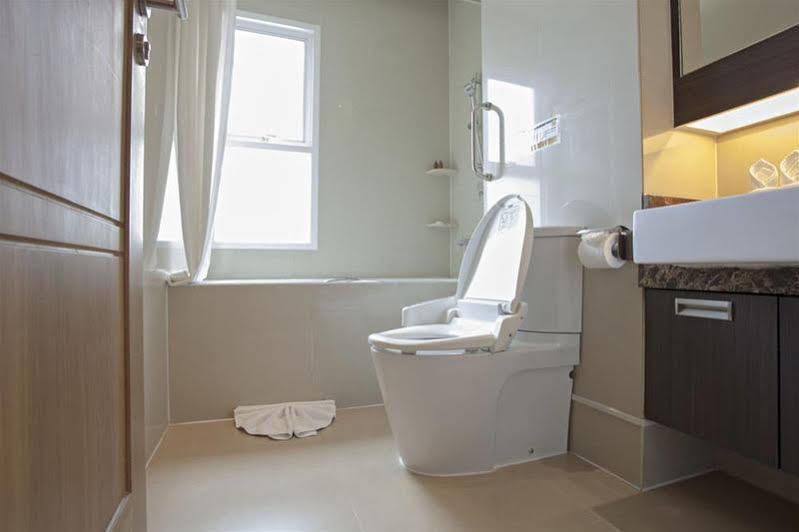 V Residence Serviced Apartment Бангкок Екстер'єр фото